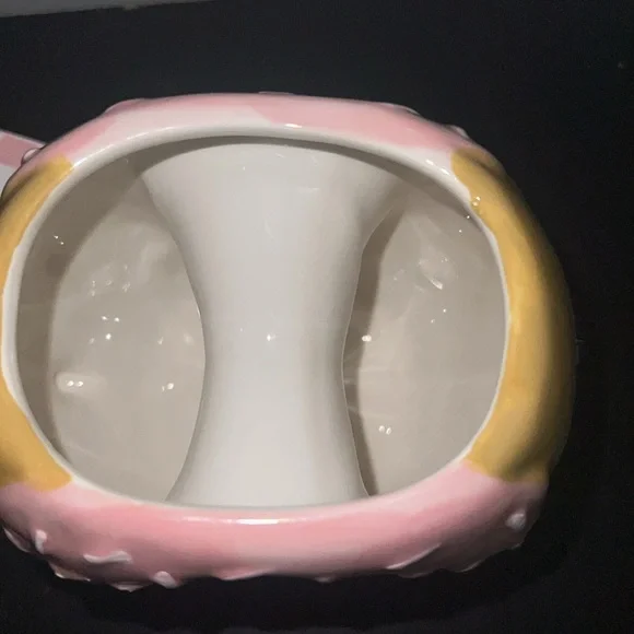 DONUT SHAPED COFFEE CUP 🍩 - Picture 3 of 3